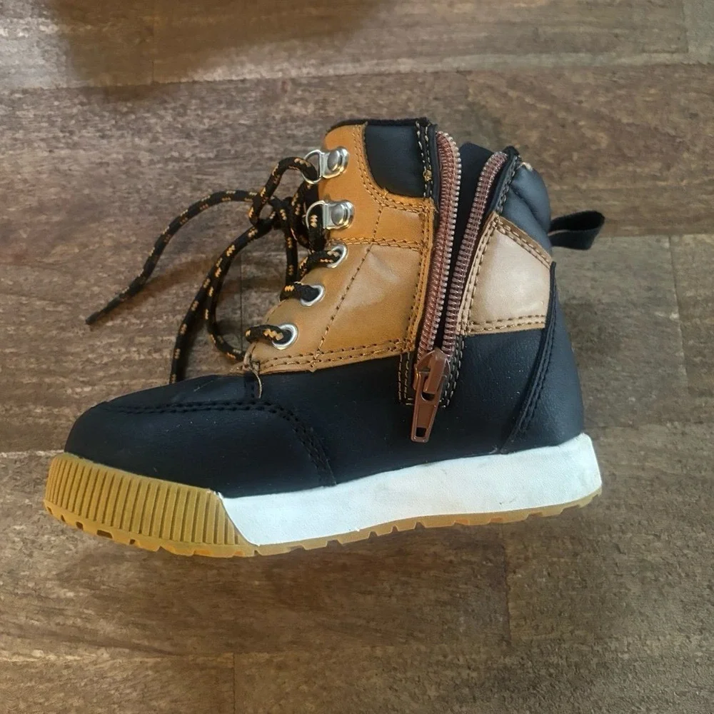 Wonder Nation Kids snow‎ boots size 8